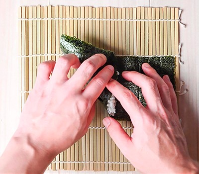 sushi-v-forme-konusa-temaki-sushi07.jpg