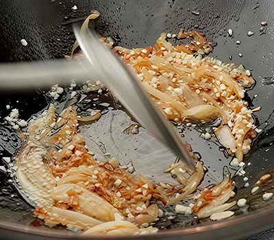 zharenaya-lapsha-s-ovoshchami-i-myasom-pansit10.jpg