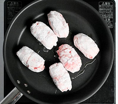 zharenye-risovye-shariki-onigiri-zavernutye-v-bekon-nikumaki-onigiri08.jpg