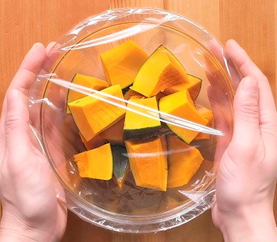 ragu-iz-svinoy-grudinki-so-shpinatom-i-tykvoy-v-souse-khorenso-to-buta-bara-no-an-kake-kabotya03.jpg