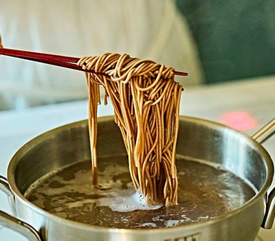 grechnevaya-lapsha-soba-s-ogurtsom-i-kunzhutnym-maslom-oi-chamgirym-kuksu07.jpg