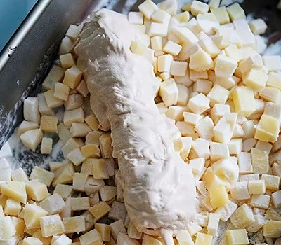 koreyskiy-korn-dog-s-kartofelem-kamdzha-khattogy11.jpg