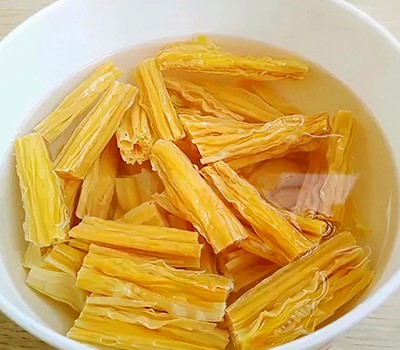 salat-iz-soevoy-sparzhi-i-gribov-tremella-lyanban-fuchzhu-iner02.jpg