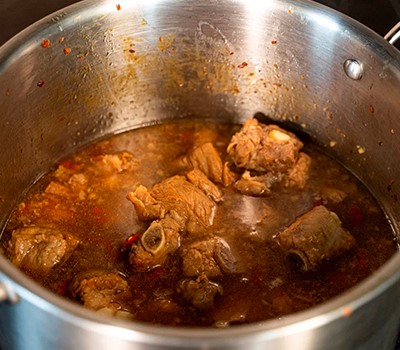 svinye-rebryshki-tushennye-v-karamelnom-souse-s-ananasami-suon-kkho-dua08.jpg