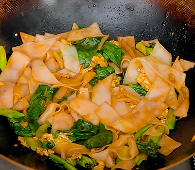 risovaya-lapsha-v-soevom-souse-s-myasom-i-brokkoli-pad-si-yu11.jpg risovaya-lapsha-v-soevom-souse-s-myasom-i-brokkoli-pad-si-yu11.jpg